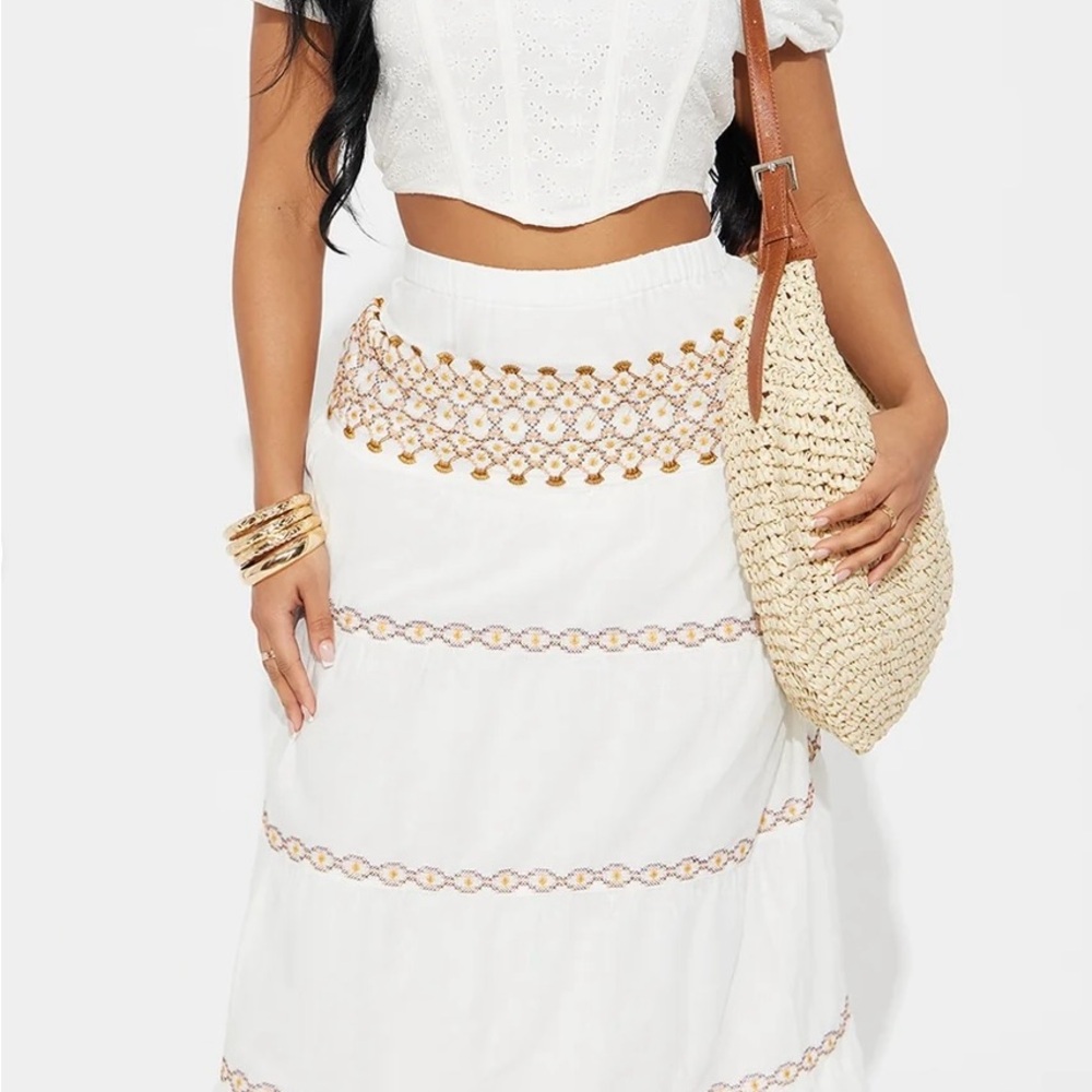 Fashion Nova White and Gold A-Line Skirt